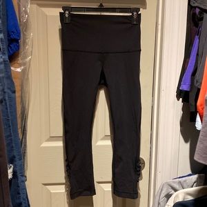 Lululemon size 6 high rise 25” excellent worn once